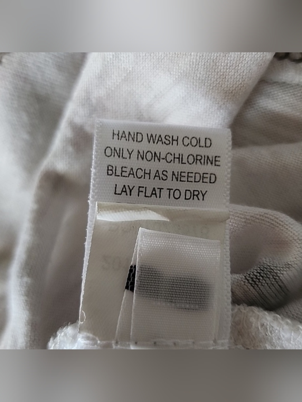 ONE WORLD Asymmetrical Gray and White Blouse - Picture 13 of 14